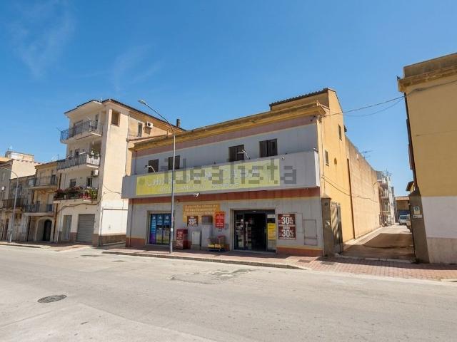 Locale Commerciale in vendita a Alcamo, Sicilia