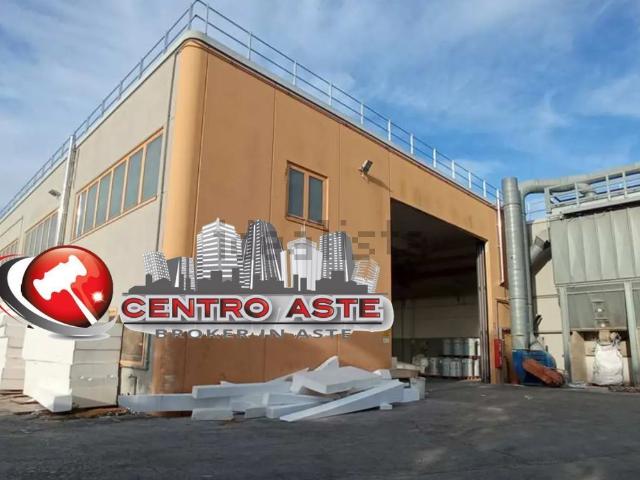 Locale Commerciale in vendita a Trecastelli, Marche