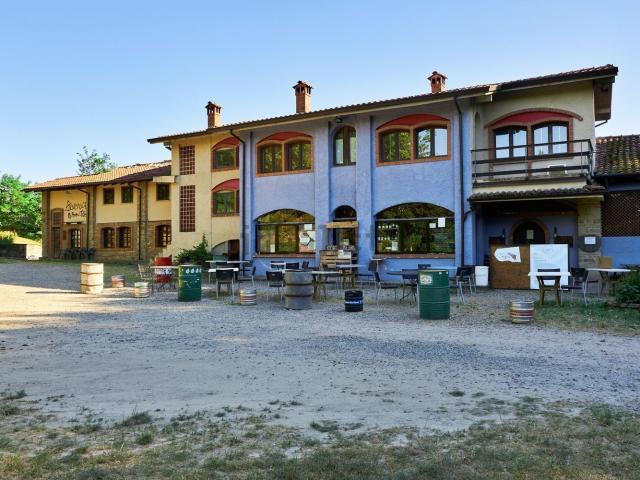 Locale Commerciale in vendita a Fortunago, Lombardia