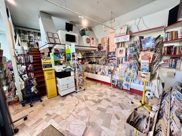 Locale Commerciale in vendita a Sarmede, Veneto
