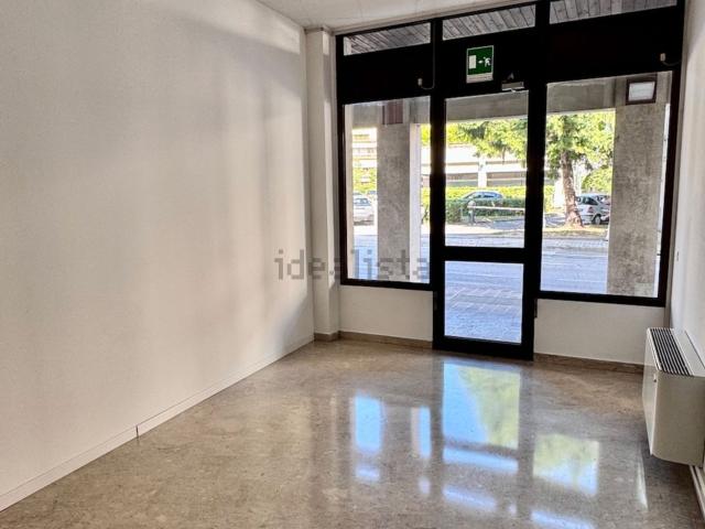 Locale Commerciale in vendita a Confine, Portogruaro