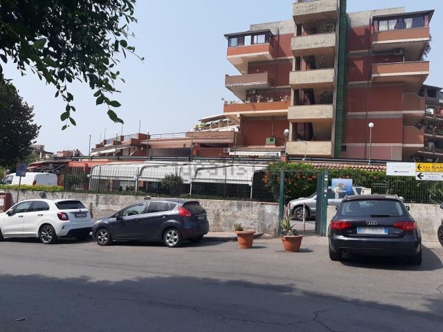 Locale Commerciale in vendita a Giardini Naxos, Sicilia