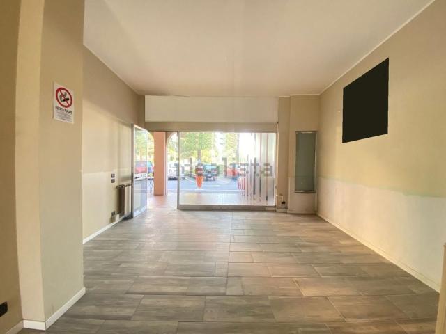 Locale Commerciale in vendita a Paderno, Seriate