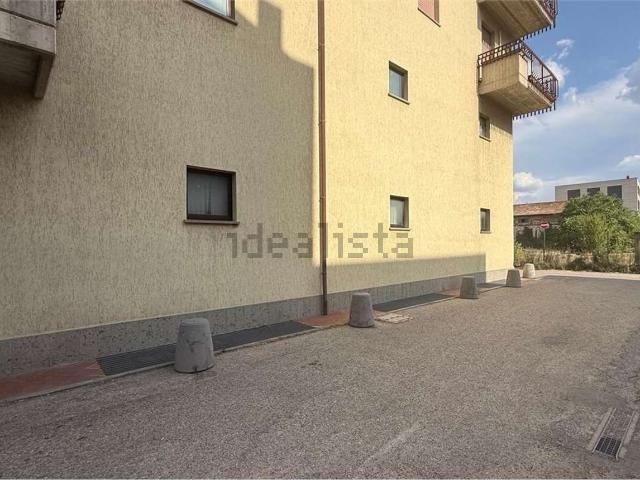 Locale Commerciale in vendita a Ponterio-Pian di Porto, Izzalini