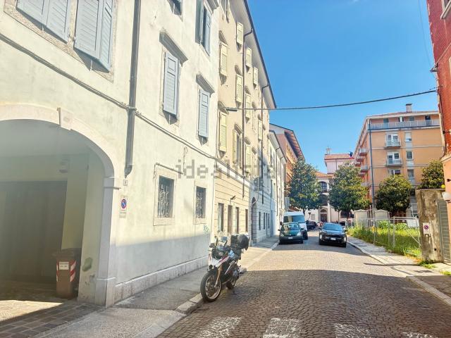 Locale Commerciale in vendita a Borgo Castello, Gorizia