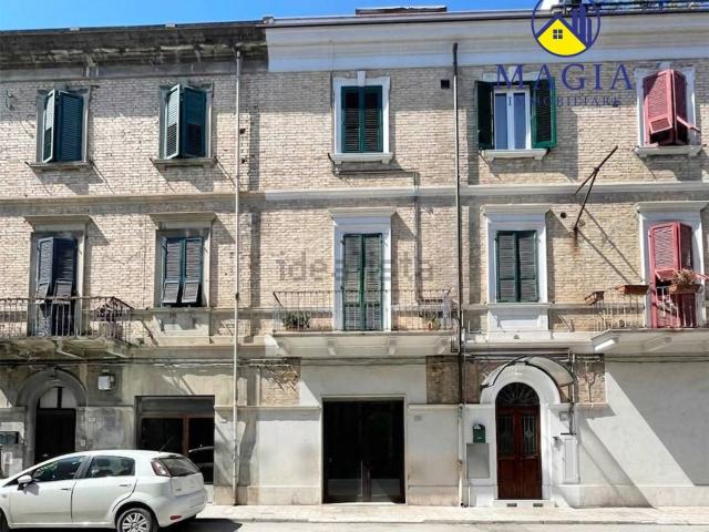 Locale Commerciale in vendita a Sentina, Marche