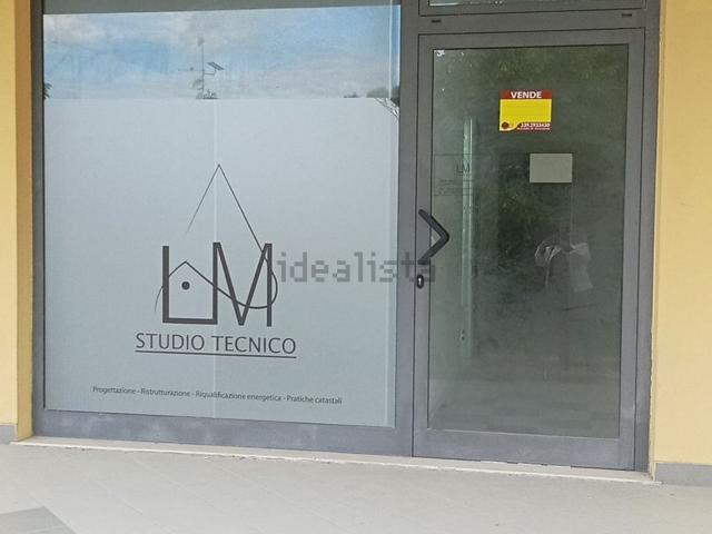 Locale Commerciale in vendita a Collecorvino, Abruzzo