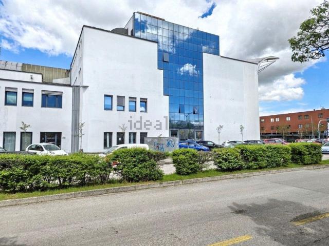 Locale Commerciale in vendita a San Lazzaro, Vicenza