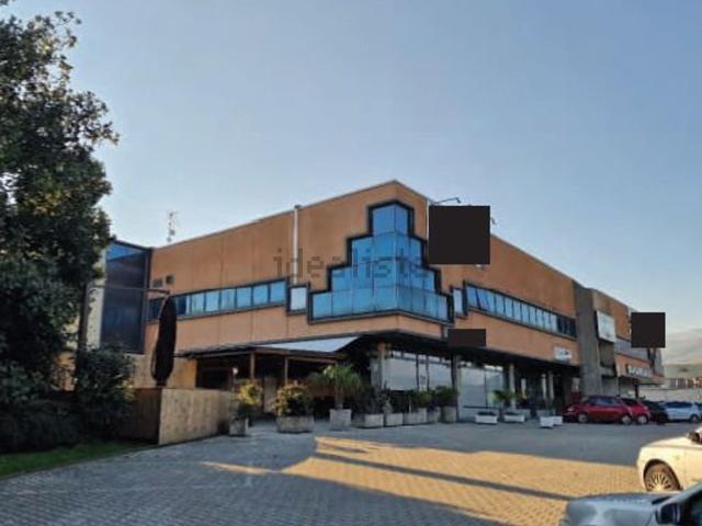 Locale Commerciale in vendita a Fonte, Pederobba