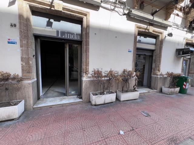 Locale Commerciale in vendita a Puglia, Taranto