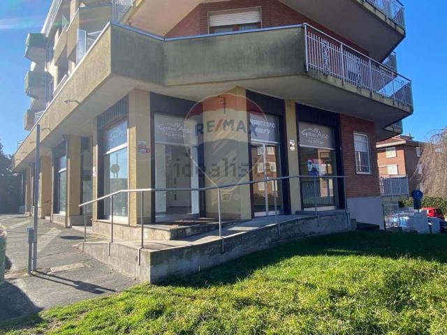 Locale Commerciale in vendita a Mezzana, Somma Lombardo