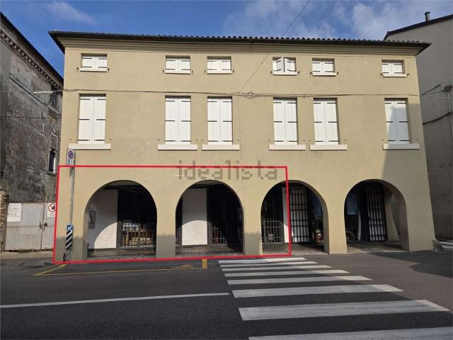 Locale Commerciale in vendita a Quartiere Sant'Anna, Piove Di Sacco