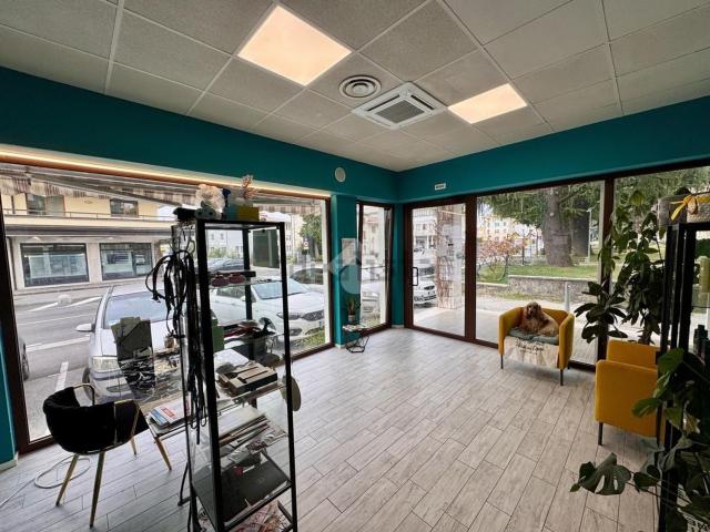 Locale Commerciale in vendita a Cornuda, Treviso