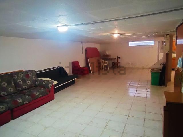 Locale Commerciale in vendita a Faleriense, Marche