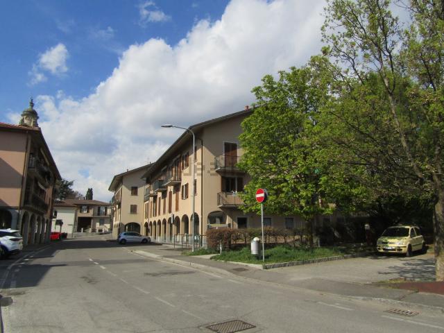 Locale Commerciale in vendita a Solza, Lombardia