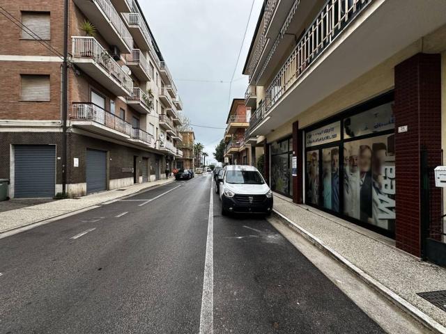 Locale Commerciale in vendita a Borgo Vecchio, Pedaso