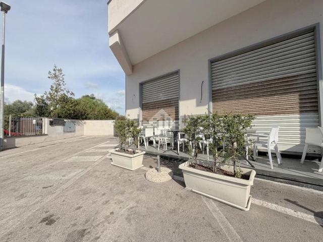 Locale Commerciale in vendita a Varcaturo, Giugliano in Campania