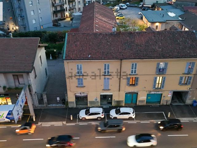 Locale Commerciale in vendita a Como, Lombardia