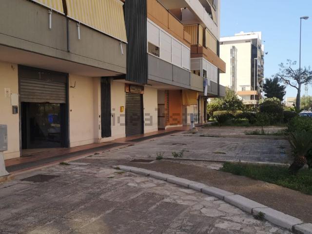 Locale Commerciale in vendita a Municipio 3, Bari