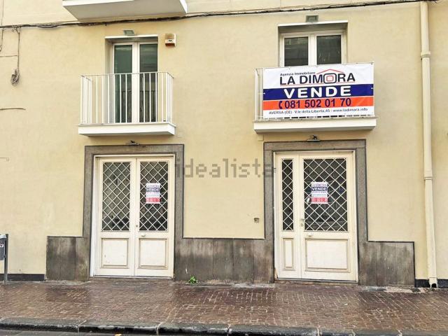 Locale Commerciale in vendita a Borgo San Lorenzo, Aversa