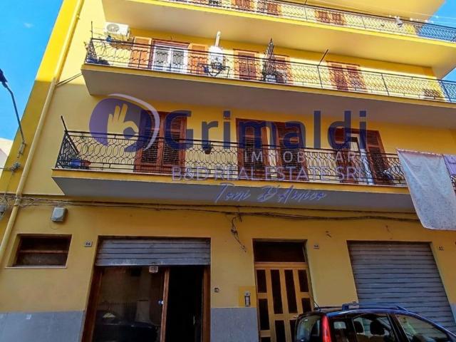 Locale Commerciale in vendita a Bagheria, Sicilia