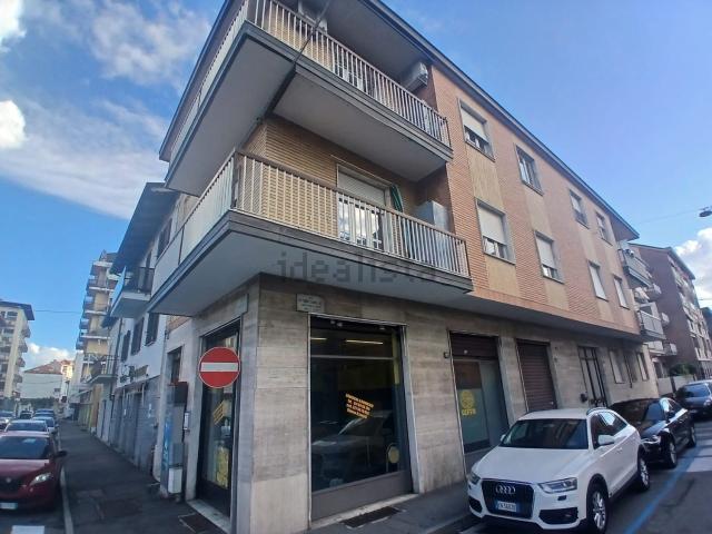 Locale Commerciale in vendita a Centro, Piemonte