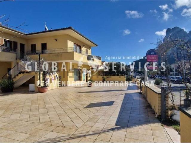 Locale Commerciale in vendita a San Pantaleo