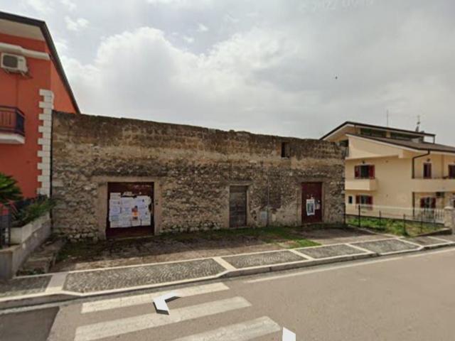 Locale Commerciale in vendita a San Pietro Infine, Campania