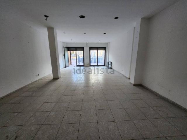 Locale Commerciale in vendita a Puglia, Taranto