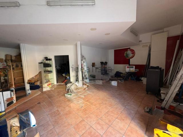Locale Commerciale in vendita a Puglia, Taranto