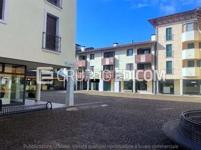 Locale Commerciale in vendita a Maniago, Friuli-Venezia Giulia