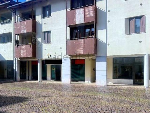 Locale Commerciale in vendita a Maniago, Friuli-Venezia Giulia
