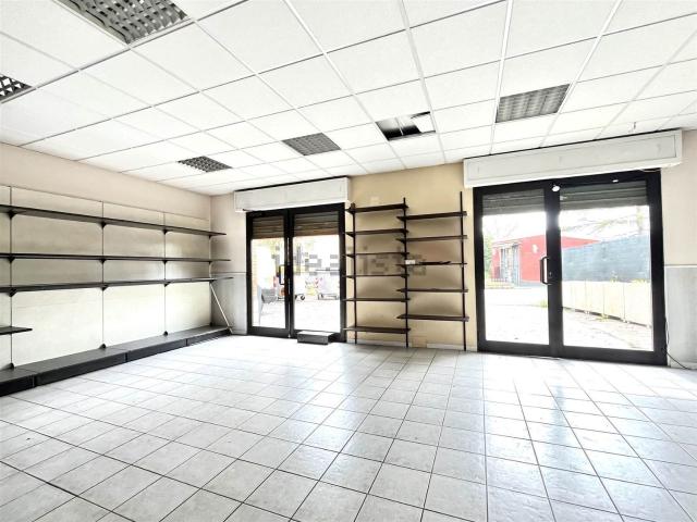Locale Commerciale in vendita a Pila, Cenerente