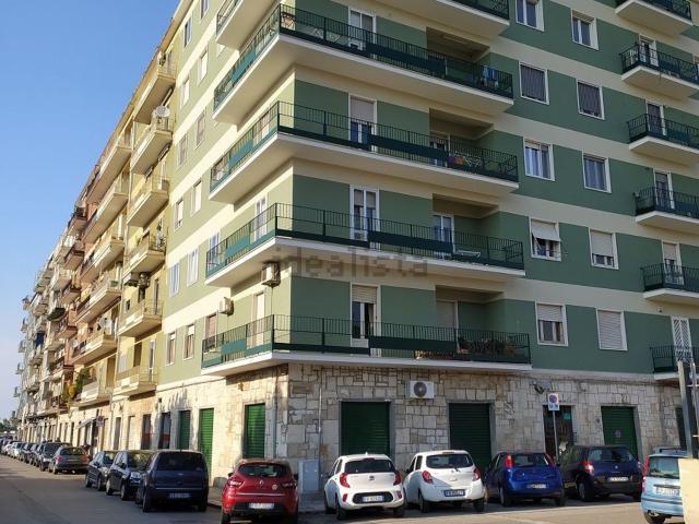 Locale Commerciale in vendita a Libertà, Puglia