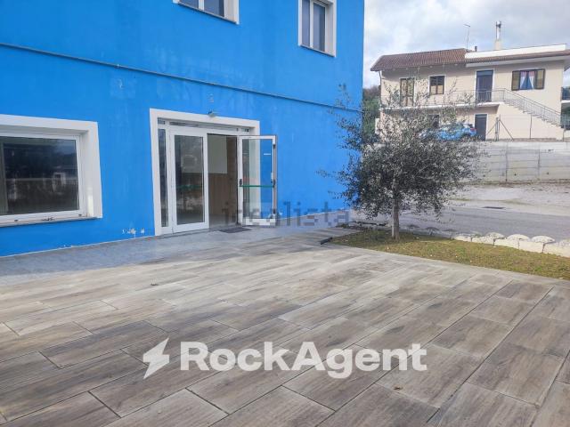 Locale Commerciale in vendita a Alanno, Abruzzo