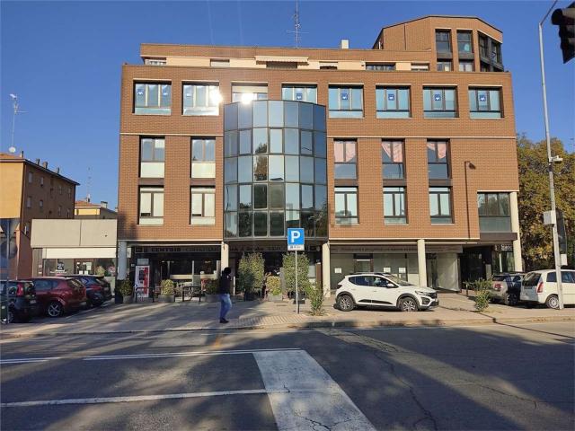 Locale Commerciale in vendita a Crocetta-San Lazzaro-Modena Est, Modena
