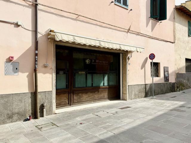 Locale Commerciale in vendita a Porta Vecchia, Grosseto
