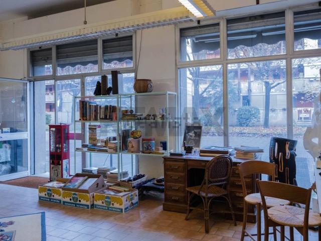 Locale Commerciale in vendita a Triulzo, San Donato Milanese