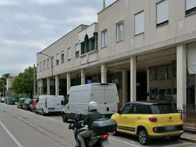 Locale Commerciale in vendita a Monteortone, Abano Terme