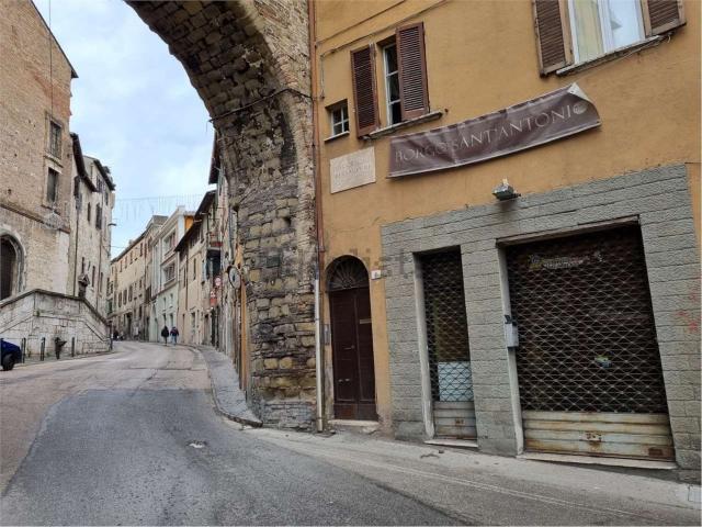 Locale Commerciale in vendita a Sant'Erminio, Cenerente