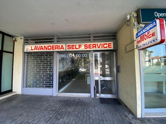 Locale Commerciale in vendita a Fontanelle, Riccione