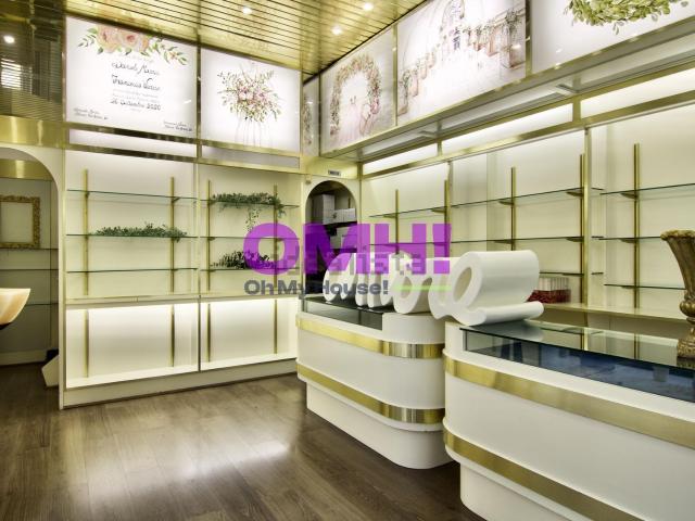 Locale Commerciale in vendita a Centro, Gallarate