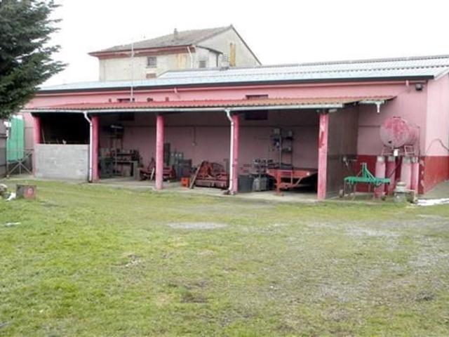 Locale Commerciale in vendita a Seminò, Ziano Piacentino