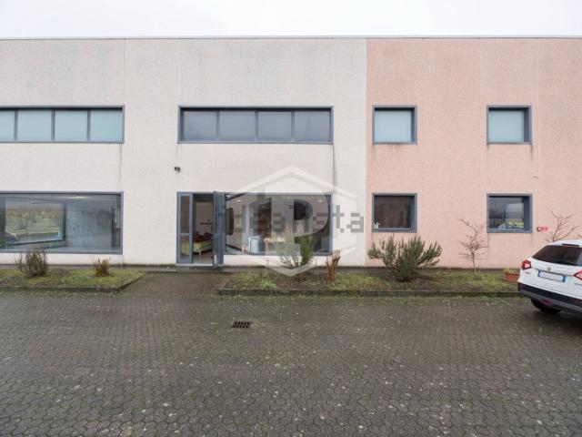 Locale Commerciale in vendita a Piemonte, Alessandria