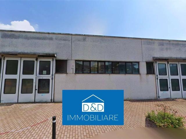 Locale Commerciale in vendita a Serravalle Sesia, Vercelli