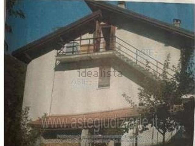 Locale Commerciale in vendita a Champdepraz, Aosta