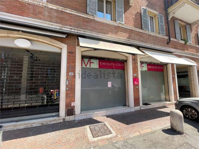 Locale Commerciale in vendita a Centro Storico, Modena