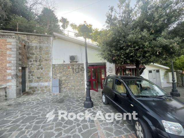 Locale Commerciale in vendita a Altavilla Silentina, Campania