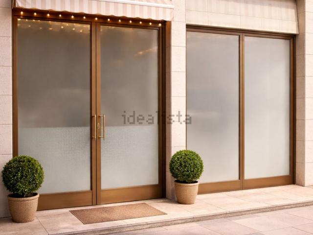 Locale Commerciale in vendita a Puglia, Lecce