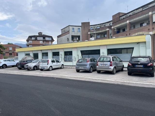Locale Commerciale in vendita a Anagni, Lazio